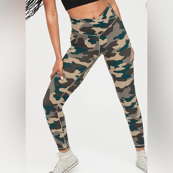 OFFLINE By Aerie Real Me High Waisted Deep Forest Green multi Crossover leggings - Picture 4 of 7